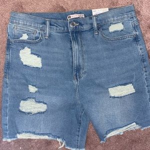 SO Shorts NEW Size 17/33W Dad Shorts Women’s Jean Shorts